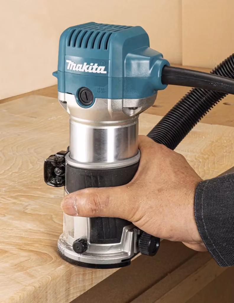 Fresatrice da banco Makita RT0702C da 710 W – 2