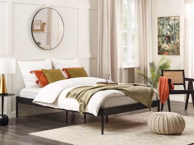 Letto matrimoniale BELIANI in stile industriale con struttura in metallo nero e rete a doghe fisse L/P/H: 140 x 200 x 147 cm