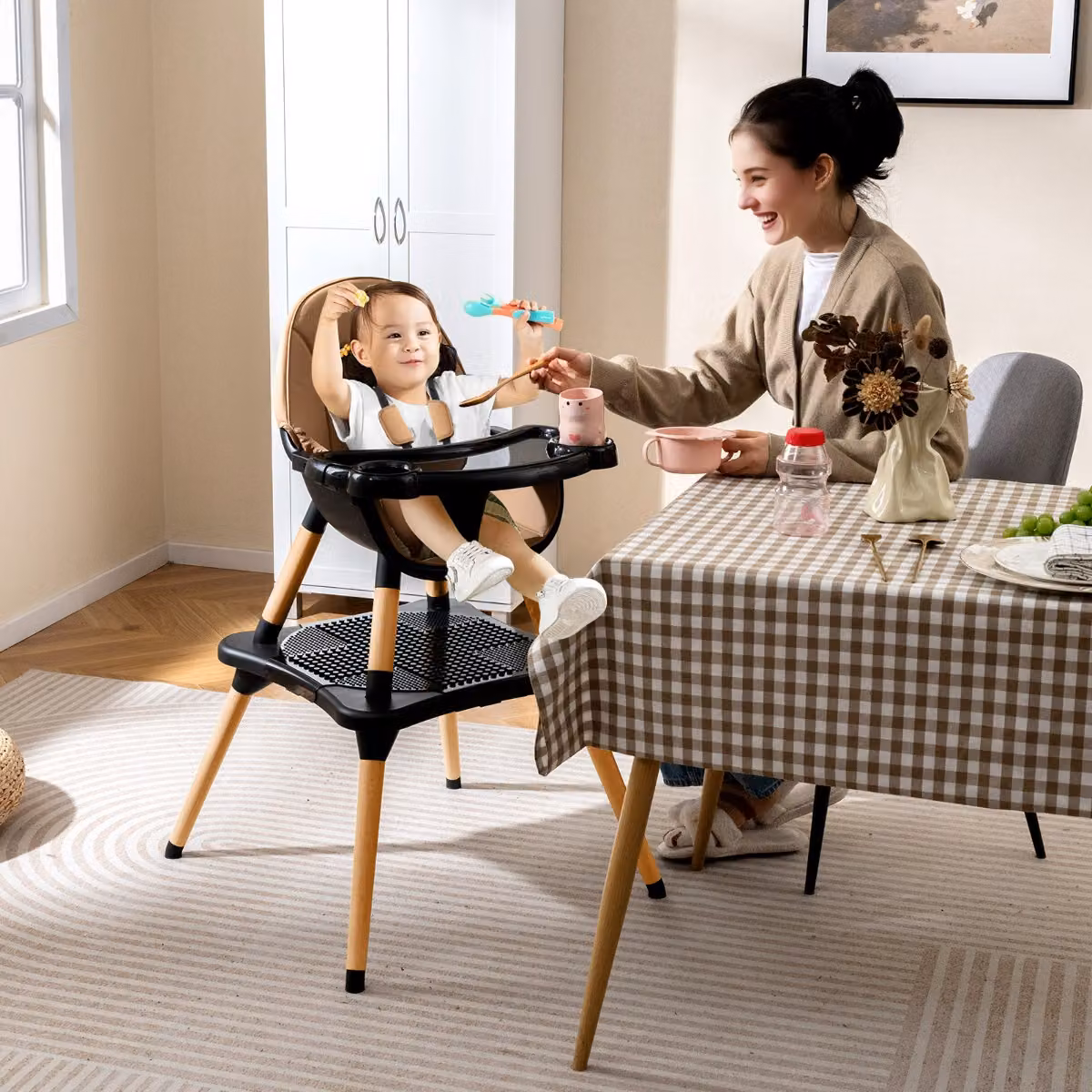 Set tavolo e sedia 6-in-1 convertibile Costway in legno con vassoio rimovibile e altezza regolabile per bambini, colore marrone e nero