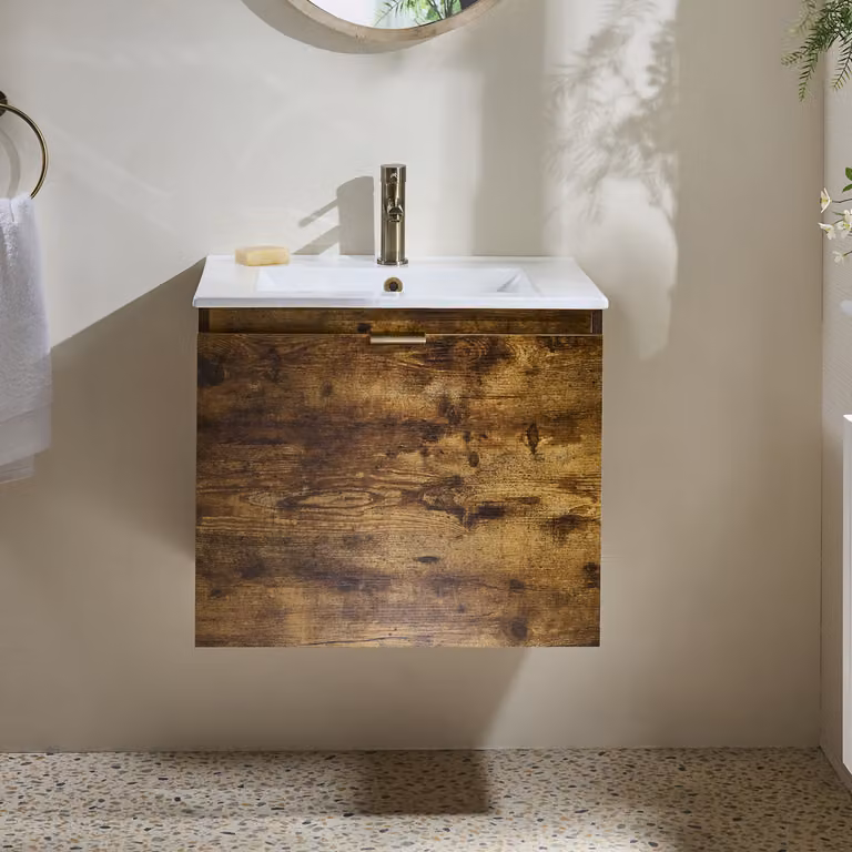 Mobile Bagno Rovere Scuro Sospeso da 600mm con Lavabo e Maniglia con Impugnatura a Dito in Ottone Spazzolato - Cluo