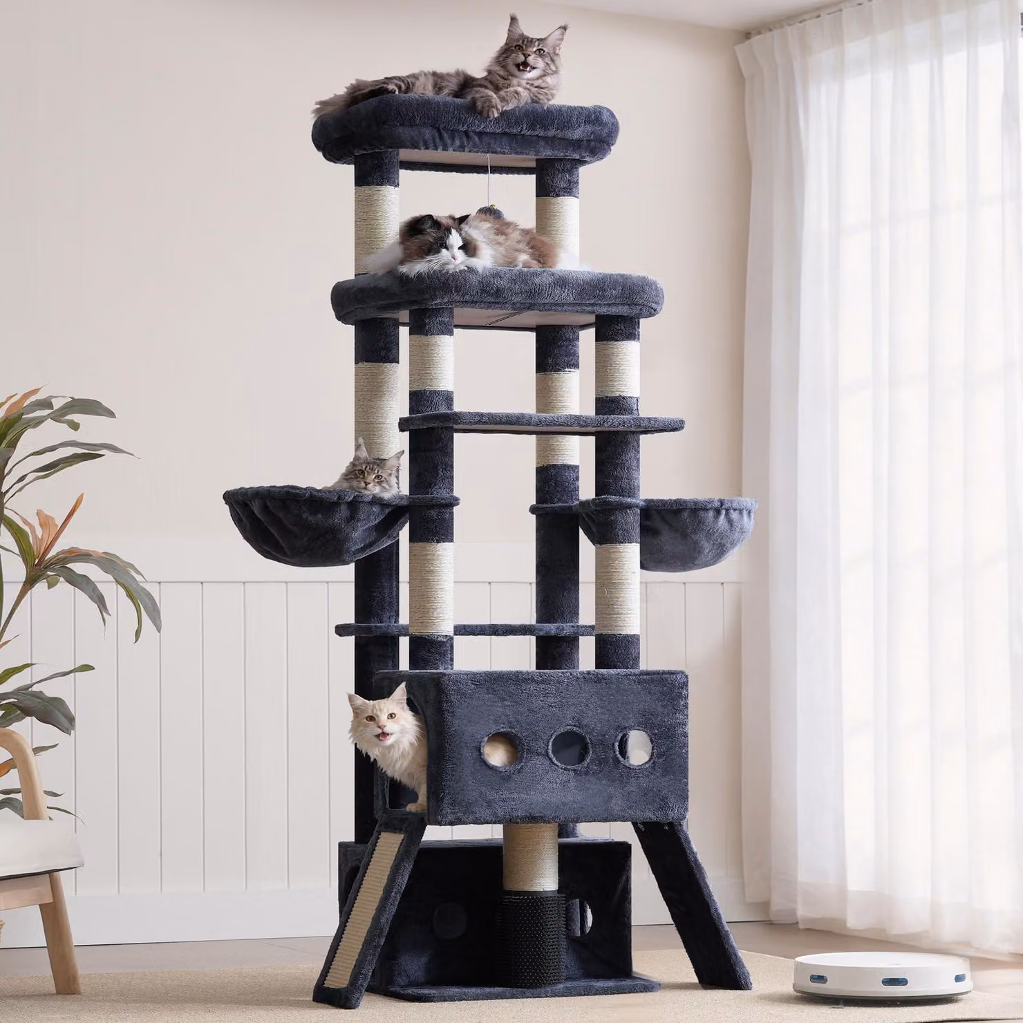 Albero per graffiare di grandi dimensioni per gatti, con diverse piattaforme e aree relax