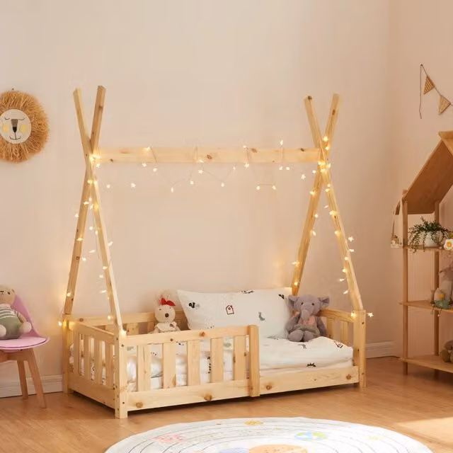 Letto a capanna Helsingborg en.casa in legno di pino naturale per bambini con sponde L/P: 140 x 70 cm – 1