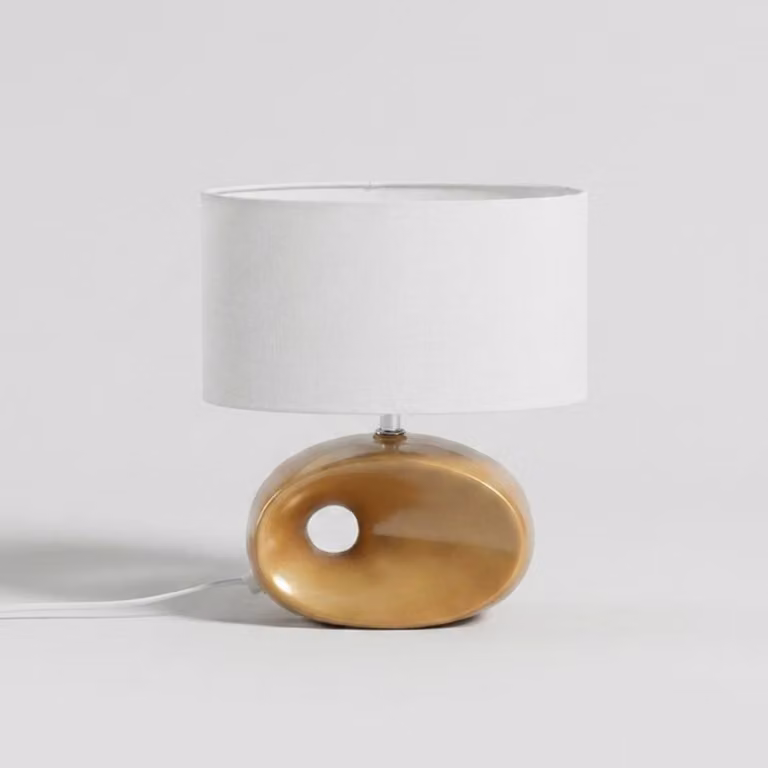 Lampada da tavolo EOLO in Vetroceramica dorata con paralume in tessuto bianco da 35 cm.