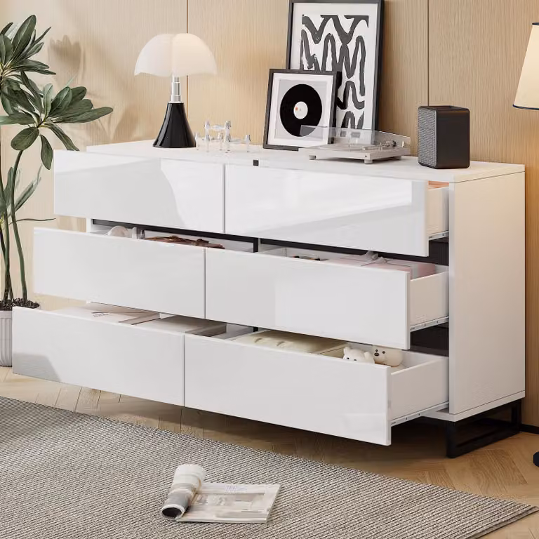Credenza Merax 140x39,5x78,5 cm con 6 cassetti, frontali lucidi, robusta cassettiera con 3 gambe in metallo, mobile da soggiorno con ampio spazio di archiviazione, bianco