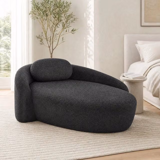 Divano minimalista in tessuto teddy nero con cuscino poggiatesta integrato