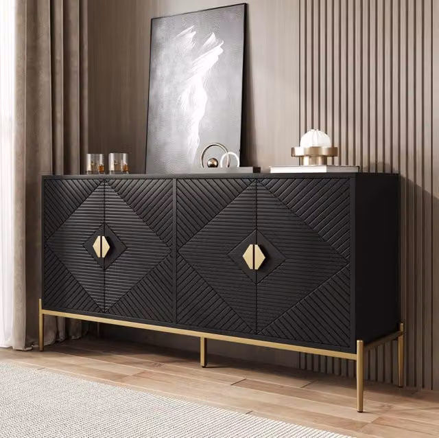 Sideboard nero con 4 ante geometriche in stile mid-century, finitura opaca con dettagli oro, L: 162 cm, P: 40 cm, H: 80 cm