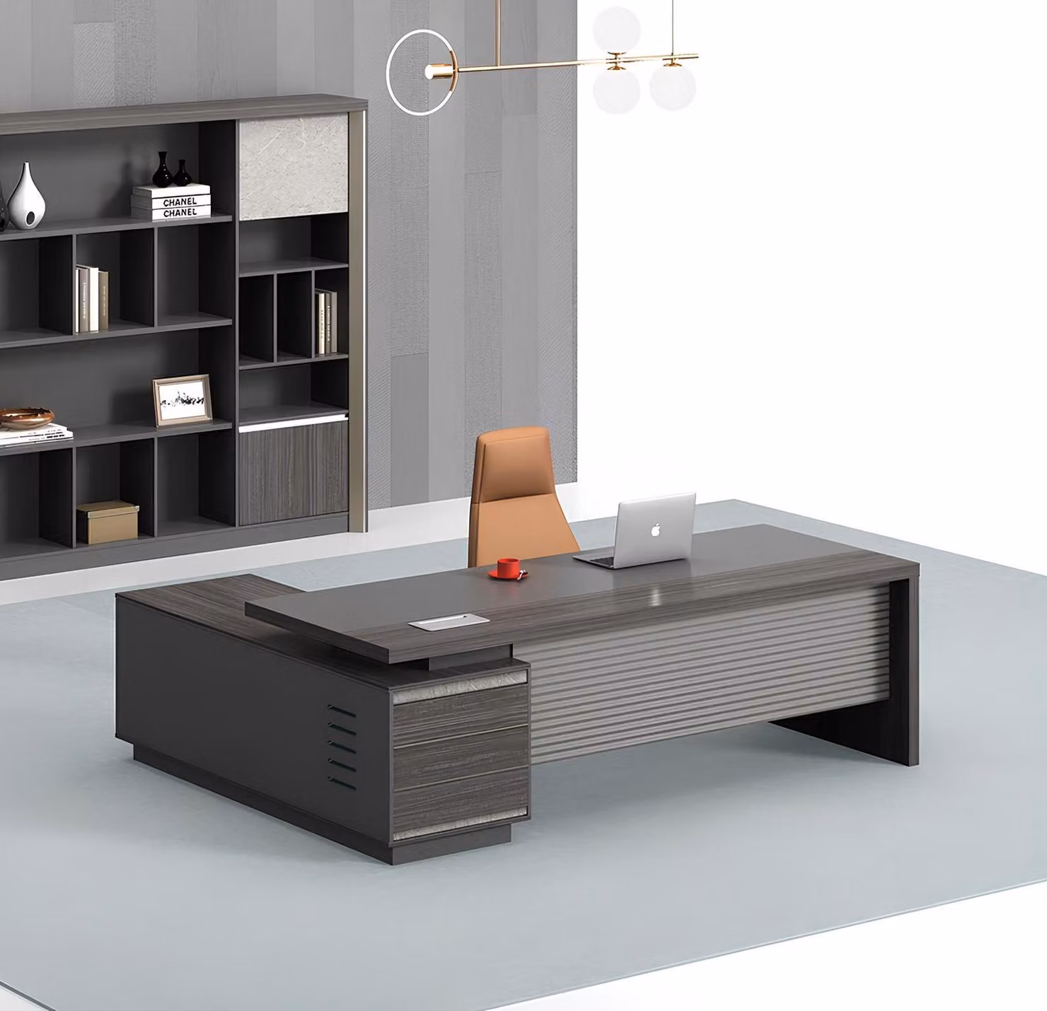 Eleganter Eckschreibtisch mit viel Platz für komfortables Arbeiten.