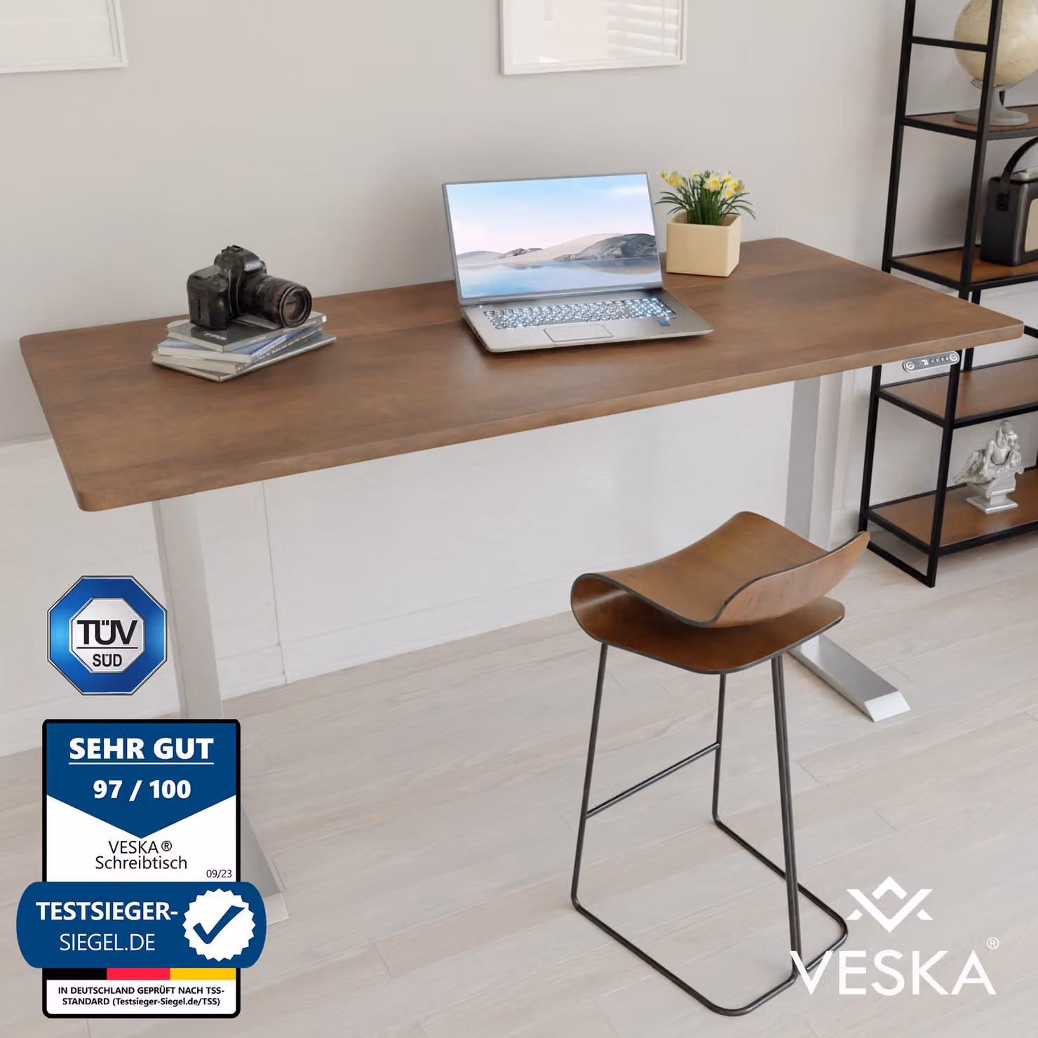 Scrivania regolabile in altezza (140 x 70 cm) - Scrivania per lavorare seduti o in piedi - Scrivania da ufficio regolabile elettricamente in altezza con touchscreen e gambe in acciaio - Argento/Antico