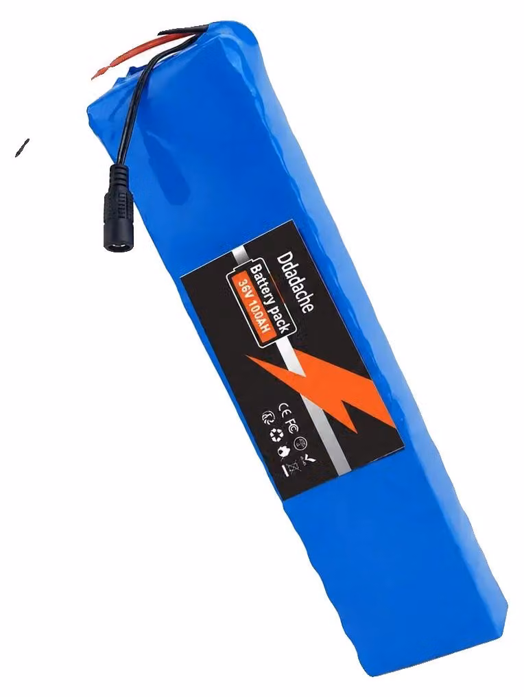 Batteria al litio, capacità 100Ah, con sistema di gestione della batteria (BMS) integrato, configurazione 10S3P, tipo DC