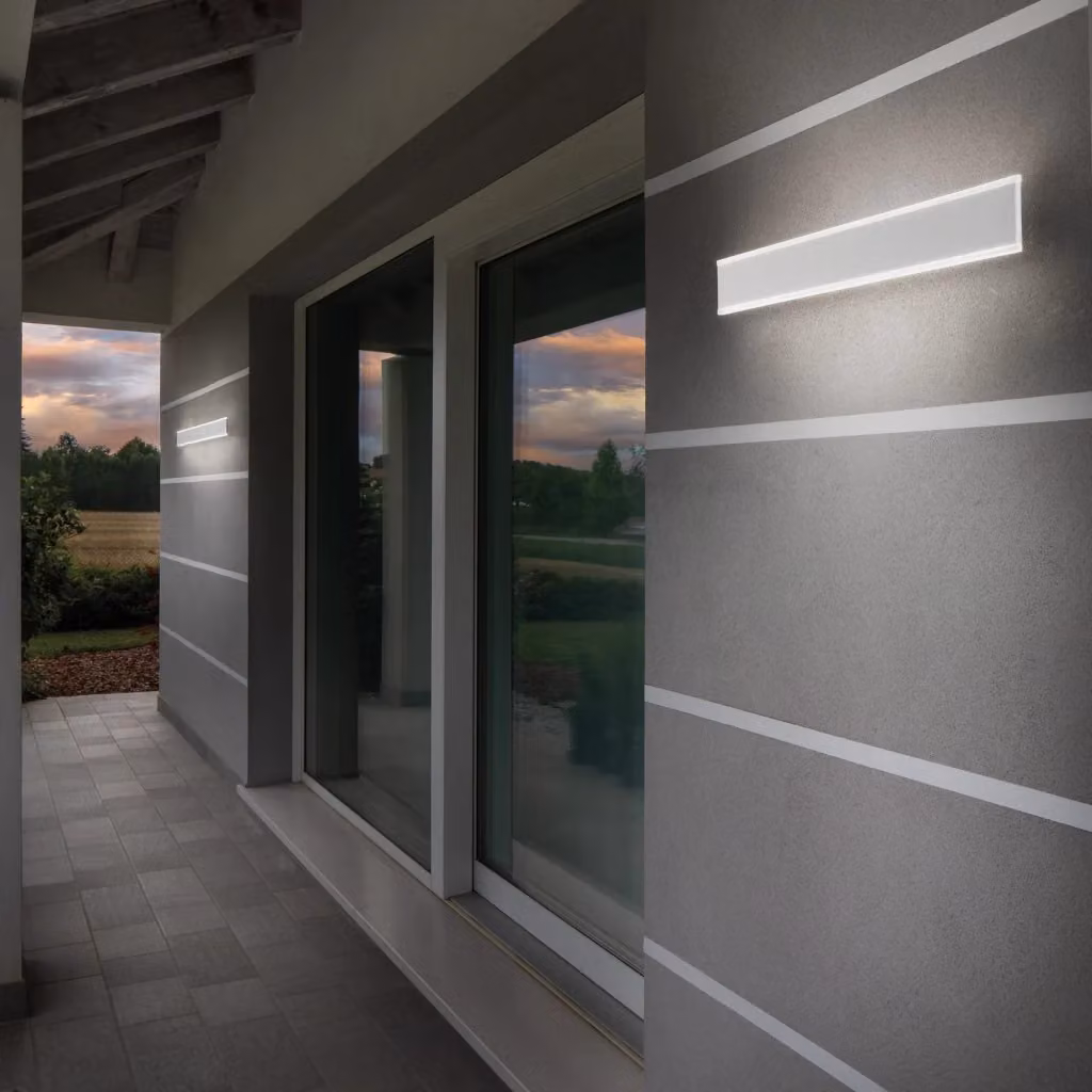 Zafferano Riga Lampada da Parete e Soffitto LED Dimmable IP54 in Alluminio Bianco Opaco con Luce Up and Down – 2