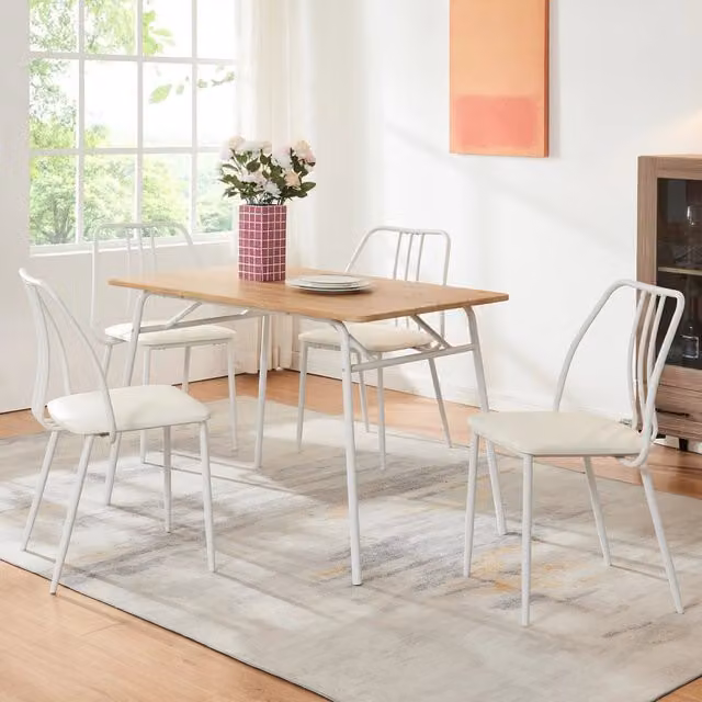 Set da pranzo en.casa composto da tavolo rettangolare e 4 sedie imbottite in similpelle, colore bianco ed effetto rovere, L: 110 cm, P: 70 cm, H: 75 cm