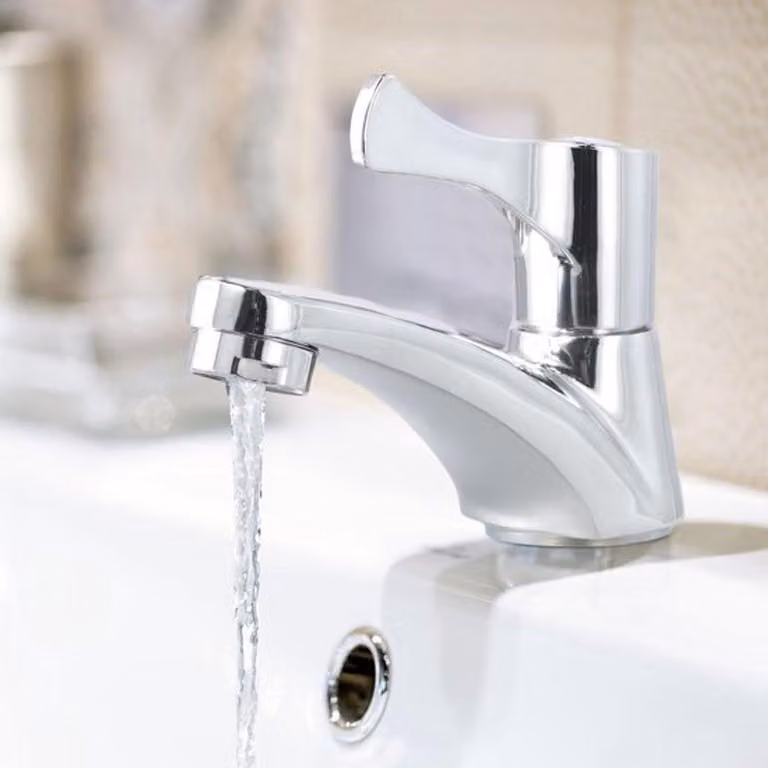 Rubinetto moderno per acqua fredda, realizzato in lega di zinco, ideale per bagni e cucine, perfetto per lavabi e servizi igienici