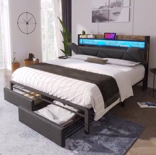 Letto matrimoniale imbottito 140x200 cm con testiera contenitore, illuminazione LED e doppio cassetto, struttura in metallo grigia senza materasso