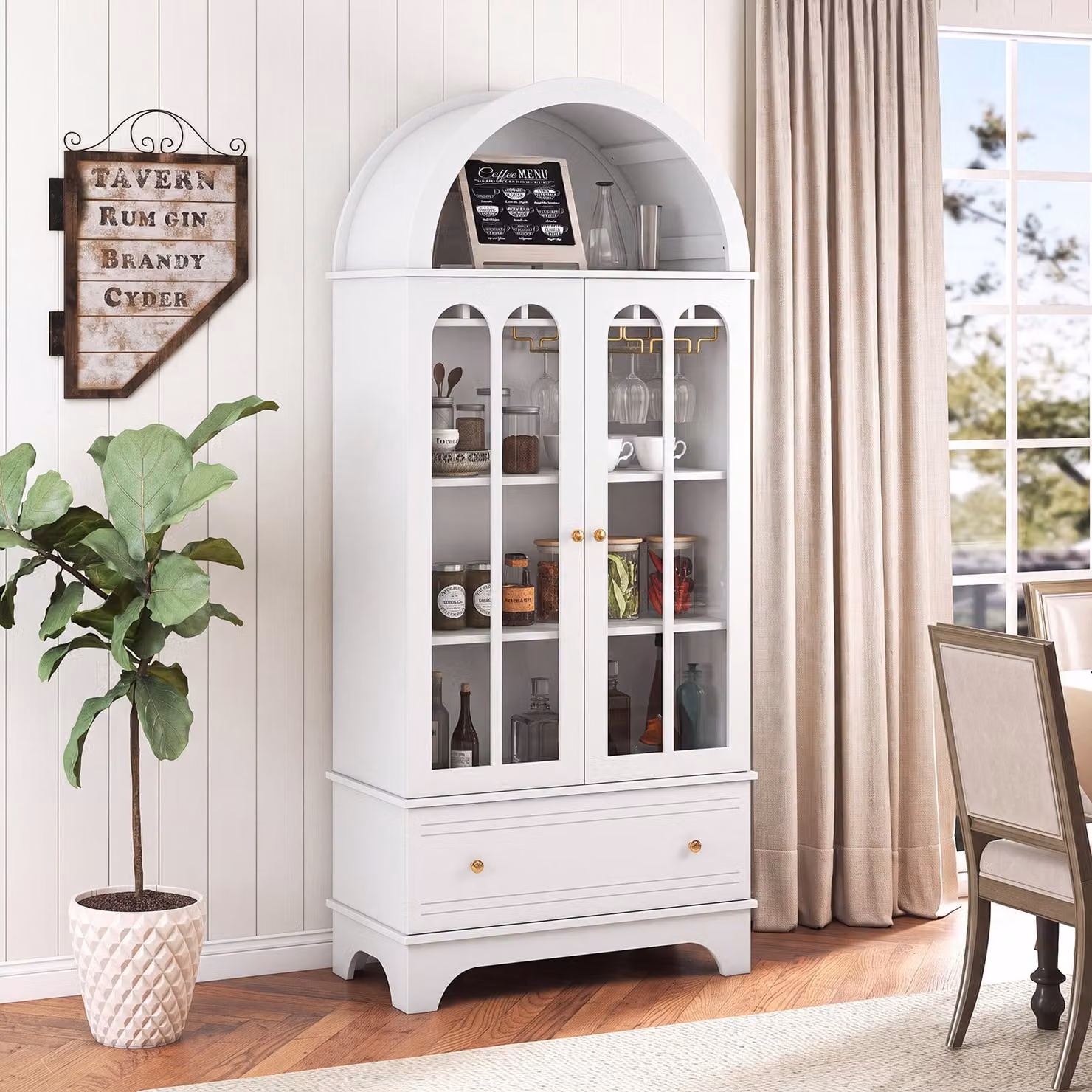 Costway Mobile credenza ad arco per cucina e sala da pranzo con ante in vetro temperato, portabottiglie e portabicchieri, Bianco