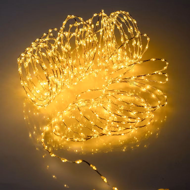 Catena luminosa a filo, luce bianca calda, particolarmente densa, con timer e funzioni - 567 LED - Filo luminoso argento di 9 metri, per interni ed esterni, con alimentazione a corrente