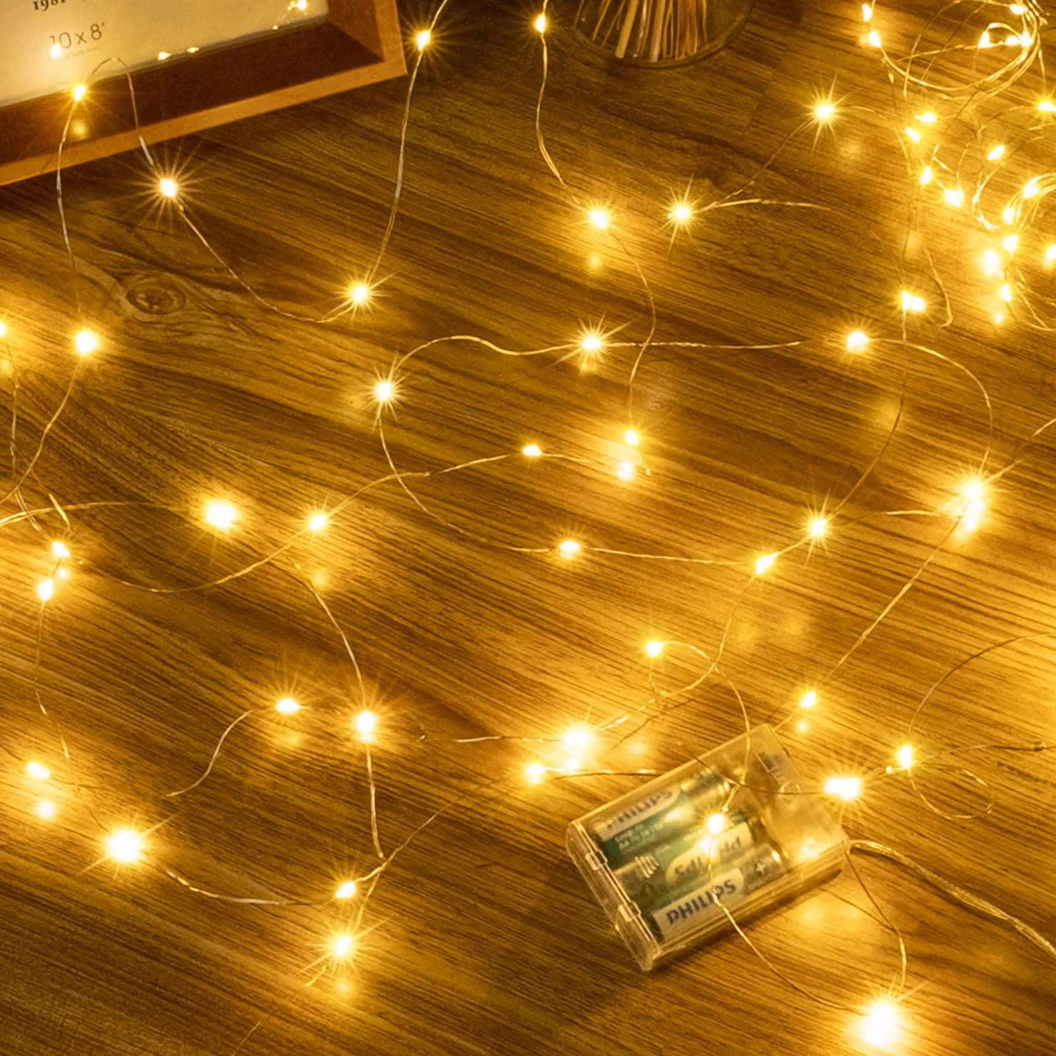 Set di due catene luminose, lunghezza totale 20 metri (2 x 10 metri), 100 LED bianco caldo, grado di protezione IP44, alimentazione a batteria