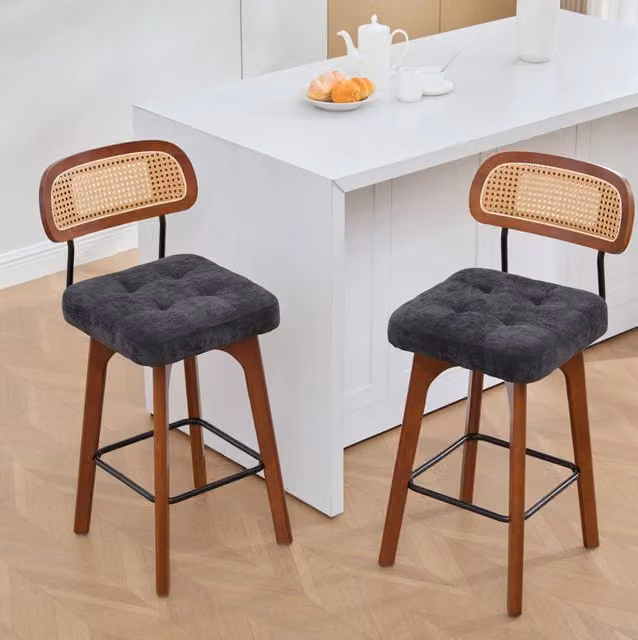 Set di 2 sgabelli da bar girevoli a 360°, con schienale in rattan e seduta imbottita in tessuto chenille, struttura in metallo nera, stile Mid-Century