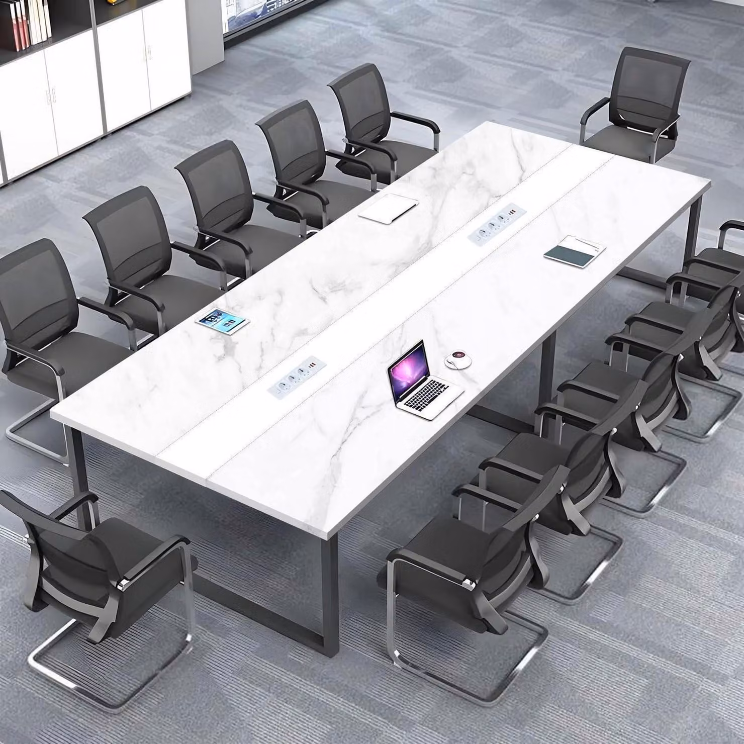 Tavolo da conferenza con sistema di gestione dei cavi, dimensioni 360x80x74 cm, design moderno, ideale per l'ufficio