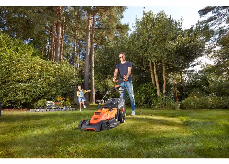 Black & Decker Elektro-Rasenm.,1800W,42cm, EasySteer