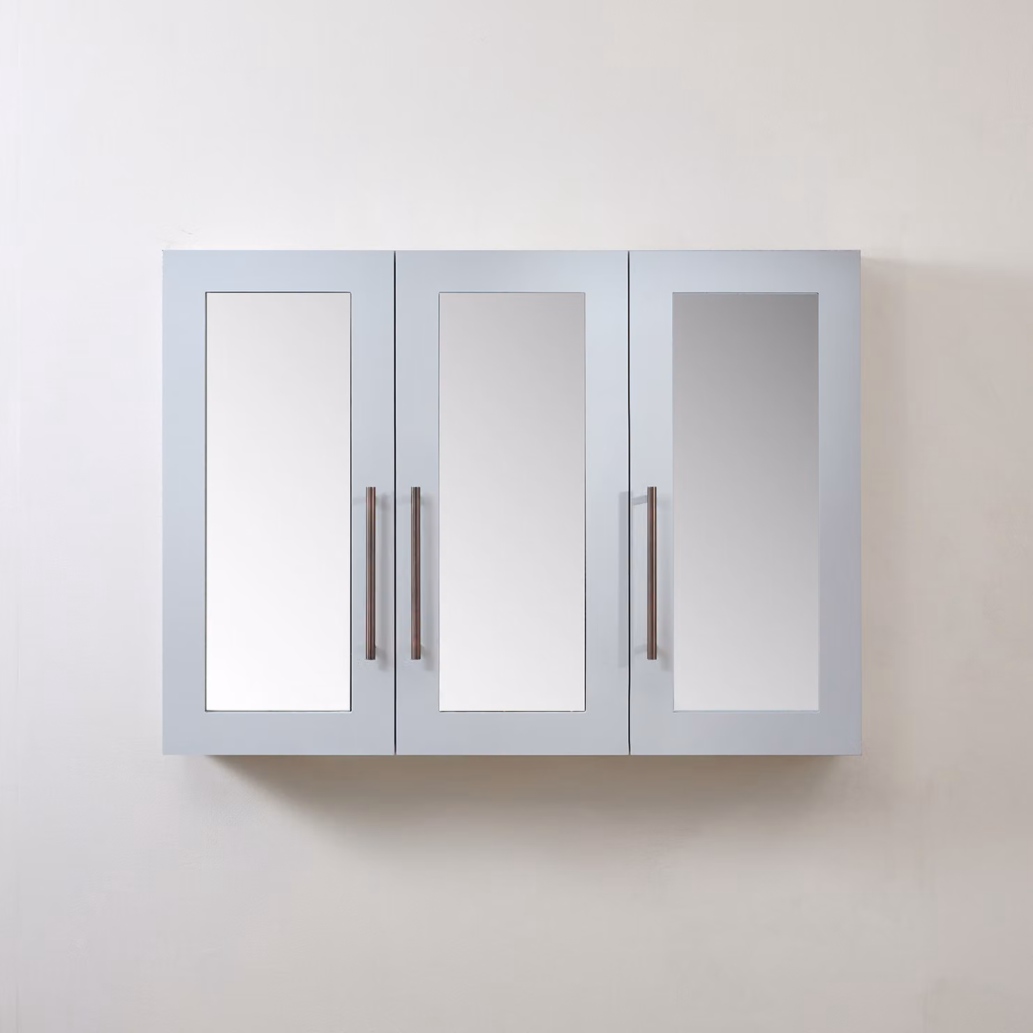 Mobiletto a Specchio da 600mm x 650mm Bianco - Completo di Maniglie con Impugnature a Dito in Bronzo Spazzolato - Cluo