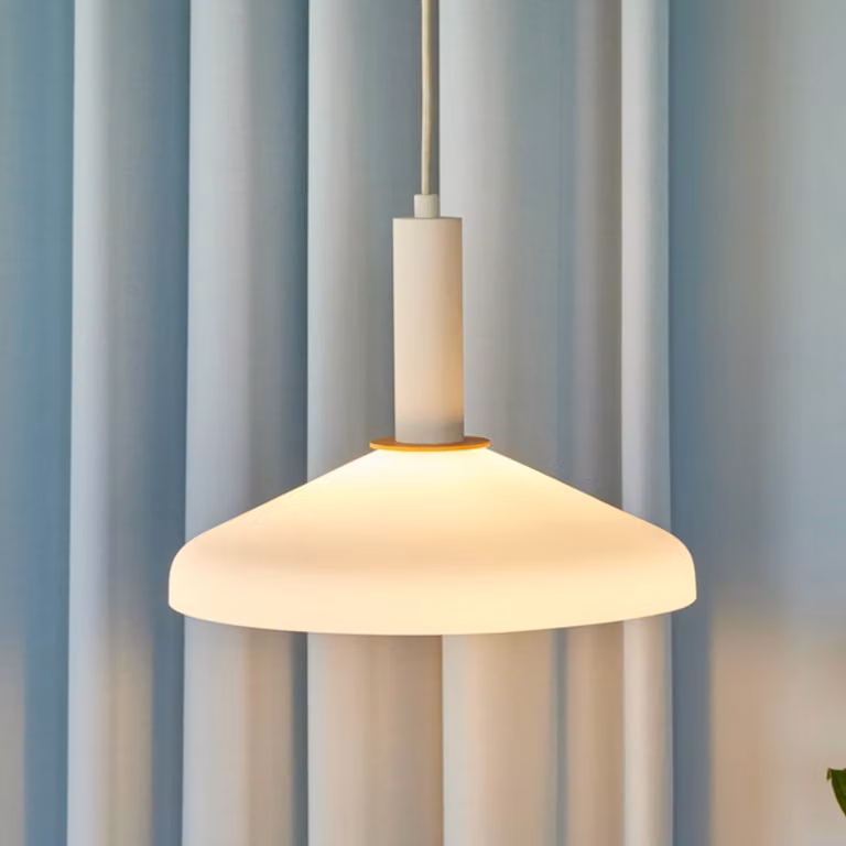 Hübsch Lampada a sospensione Apollo, dimmerabile, Bianco / Opale, Soggiorno / Sala da pranzo, Vetro, Scandinavo, Lampada a sospensione