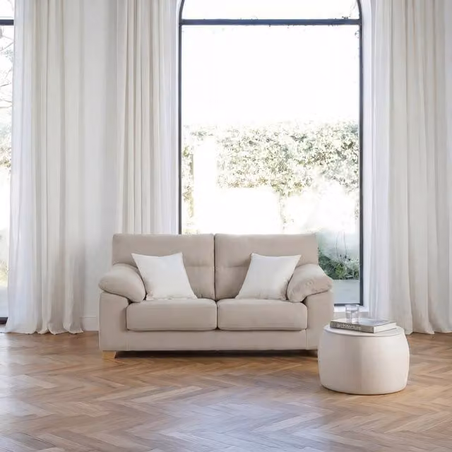 Divano a 2 posti Shambala Banak beige con rivestimento in tessuto e cuscini inclusi