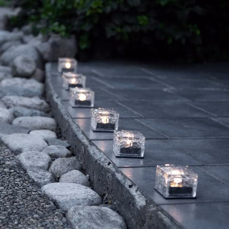 Set di 3x lampade solari da giardino a LED ICECUBE