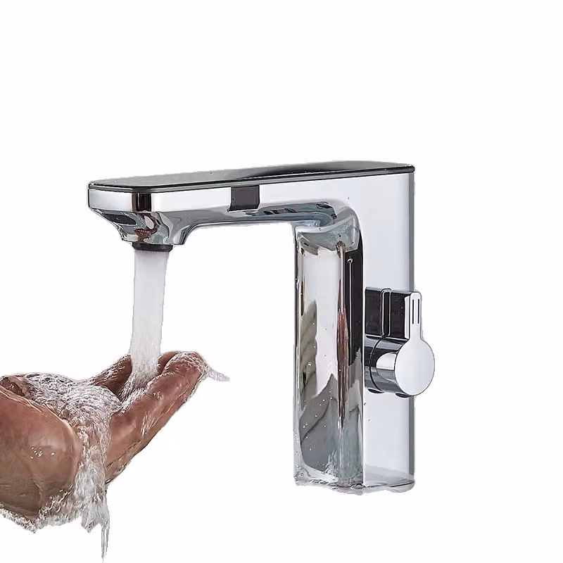 Miscelatore per lavabo a sensore intelligente, funzionamento touchless, robusta struttura in ottone, cromo