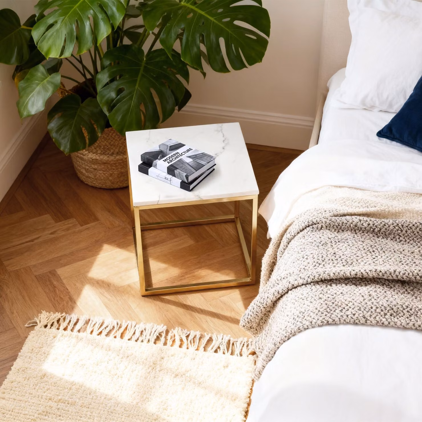 Tavolino da salotto quadrato Tectake Alysia con effetto marmo, bianco e oro, L: 45 cm, P: 45 cm, H: 45 cm – 2