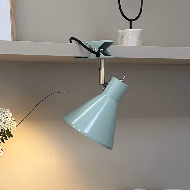 Dyberg Larsen Lampada con morsetto Sleep, Verde, Soggiorno / Sala da pranzo, Metallo, Design, Lampada con morsetto