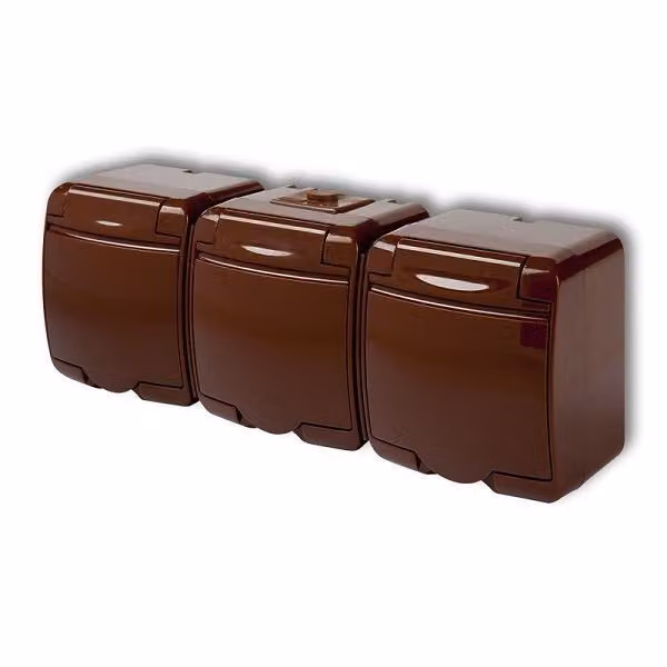 Prese multiple da interno/esterno (con/senza coperchio marrone), colore marrone, grado di protezione IP54, 4 prese