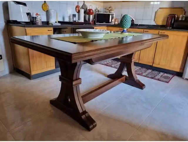 Tavolo allungabile con 4 allunghe da 45 fino 360 cm in legno massello e mdf con rifinitura in noce 180x100x75 H chiuso