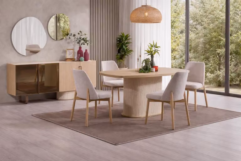 Set di mobili moderni per sala da pranzo, composto da un mobile contenitore, uno specchio, un tavolo e 4 sedie