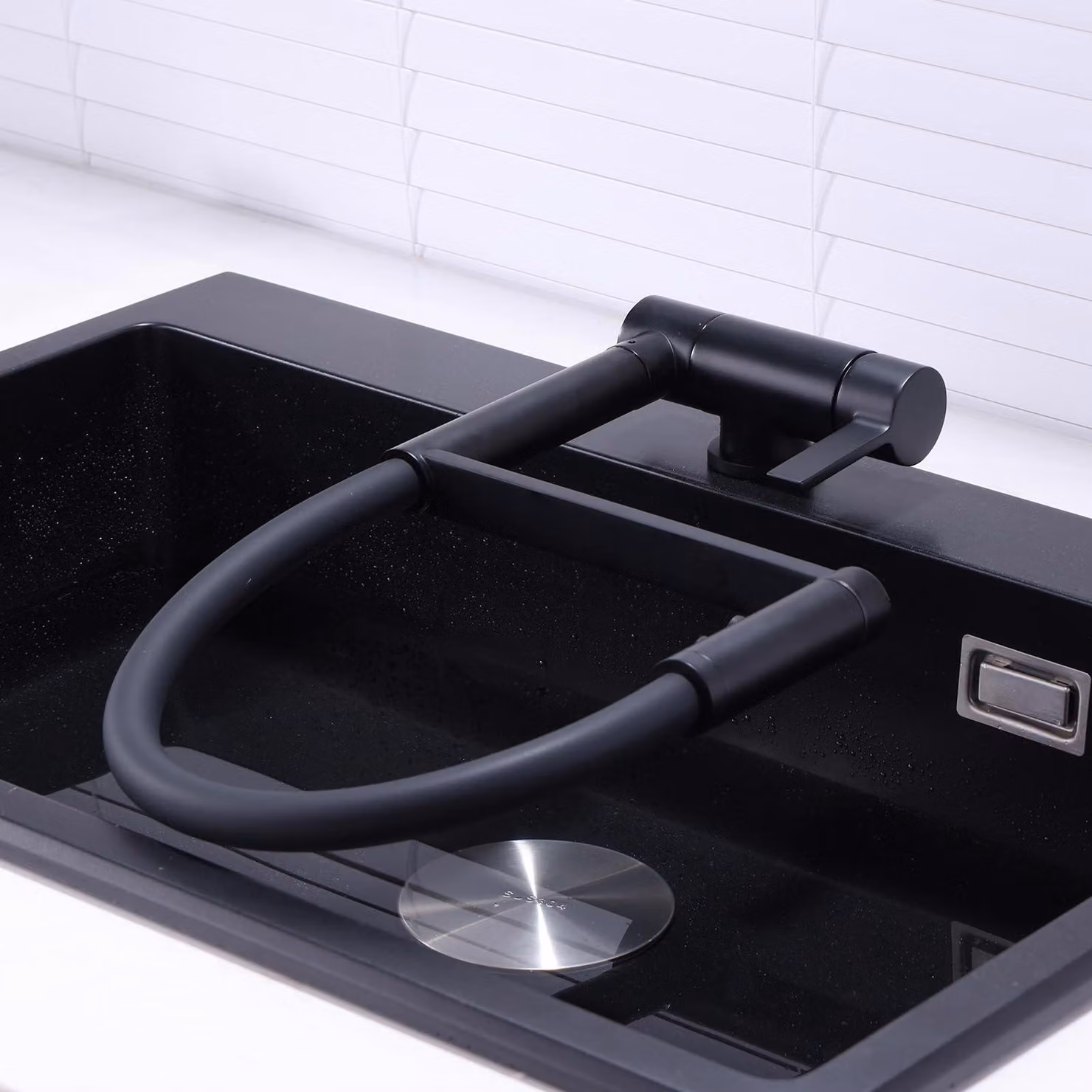Rubinetto da cucina pieghevole, nero, girevole a 360°, con soffione a doccia estraibile