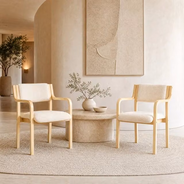 Sedia da pranzo MIVRAY con braccioli in legno e rivestimento in tessuto bouclé bianco