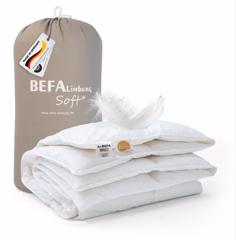 Coperta in piumino e piume, dimensioni 240 x 220 cm, composta per il 90% da piume e per il 10% da piumino