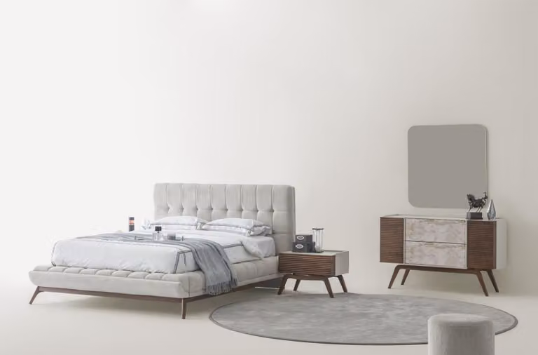 Mobili: Letto, consolle, specchiera, sgabello. Stile: moderno, colori: bianco, marrone, design: elegante