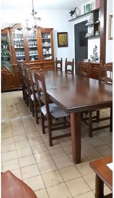 Tavolo da pranzo allungabile con 4 allunghe da 45 fino 360 cm in legno massello e mdf con rifinitura in noce 180x85x75 H chiuso