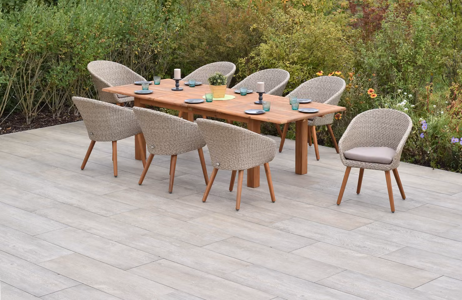 Set di mobili da giardino Merxx "Arrone" da 9 pezzi con tavolo allungabile a doppia estensione 180/220/260 x 100 cm, cuscini inclusi - struttura in alluminio con intreccio in plastica color naturale e legno di acacia