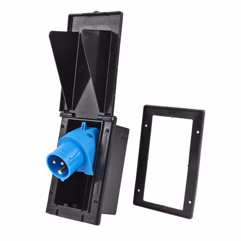 Presa CEE da esterno nera resistente agli spruzzi 200-250V, 16A, 3 poli