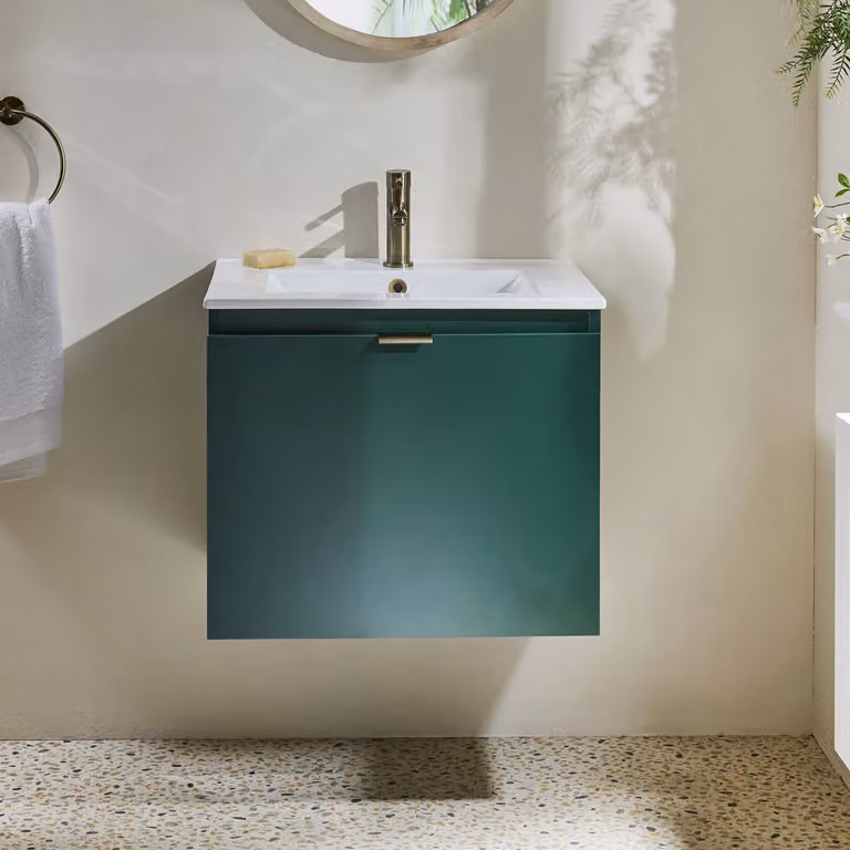 Mobile Bagno Verde Scuro Sospeso da 600mm con Lavabo e Maniglia con Impugnatura a Dito in Ottone Spazzolato - Cluo