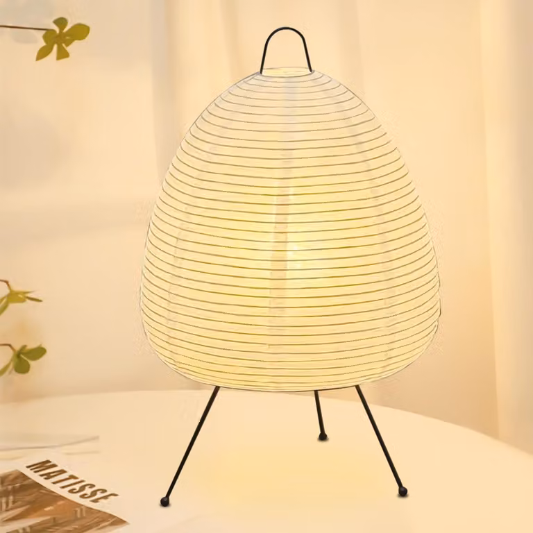 Lampada da tavolo in carta, dal design creativo e minimalista
