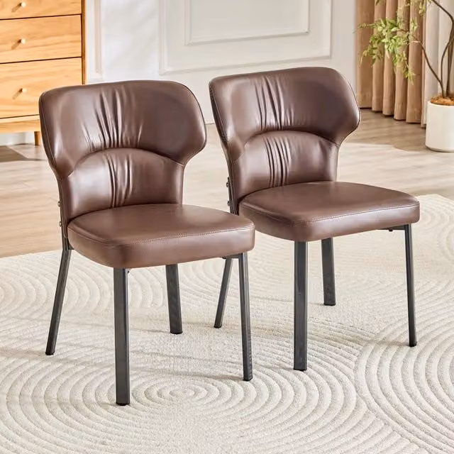 Set di 2 sedie da pranzo Minimal in similpelle marrone con gambe in metallo nero e seduta imbottita in stile moderno
