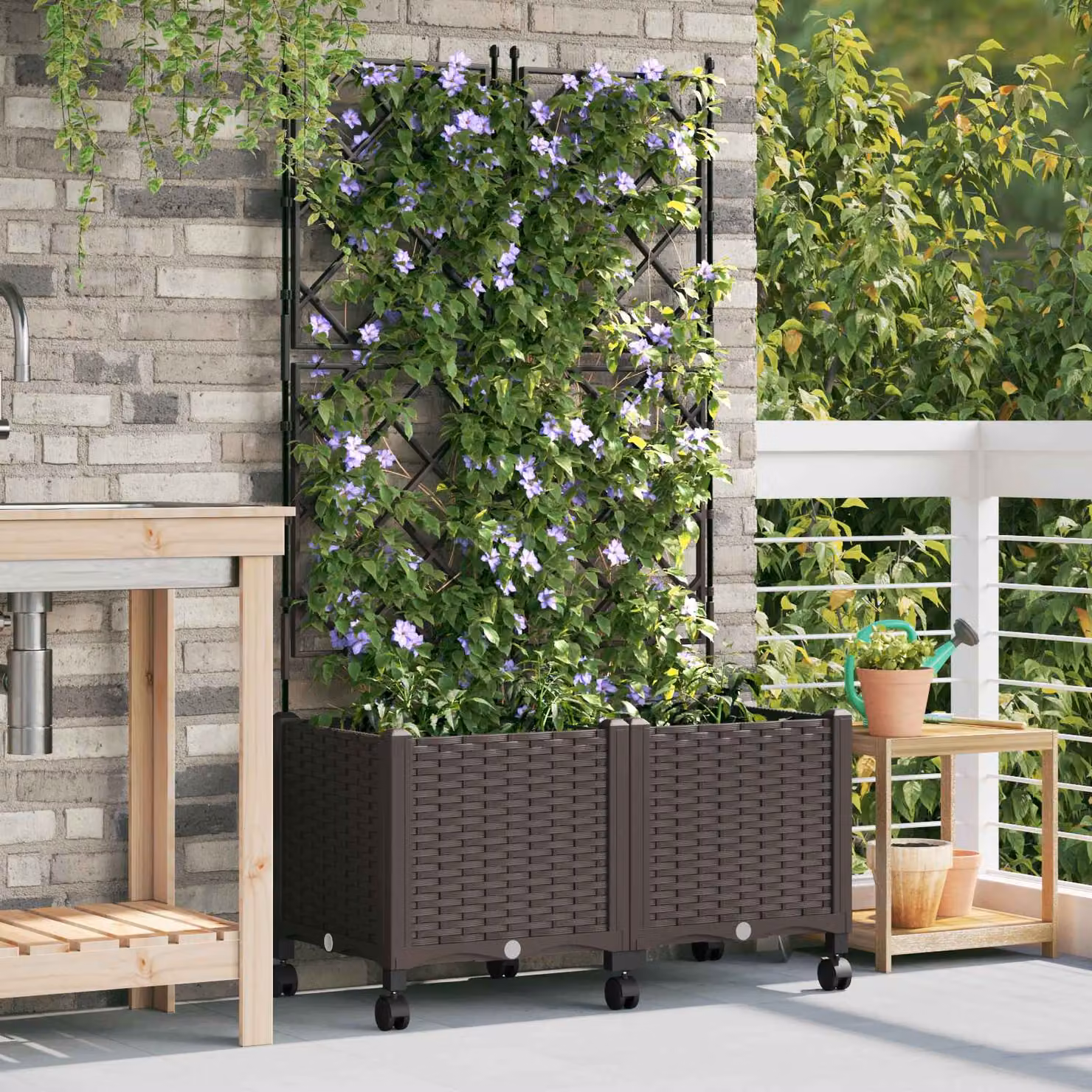 Set di 2 vasi da giardino vidaXL con grigliato e ruote, colore marrone, in plastica