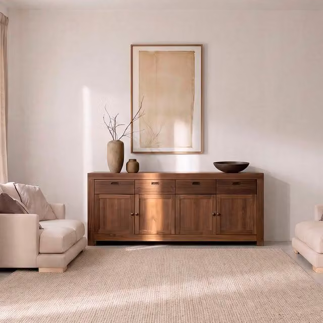 Credenza Nador Banak in legno massello di araucaria colore naturale tostato e marrone opaco