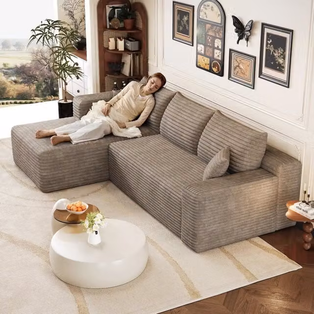 Divano angolare modulare 241x151x58 cm; divano effetto nuvola con seduta profonda; stile minimalista; velluto a coste; cammello