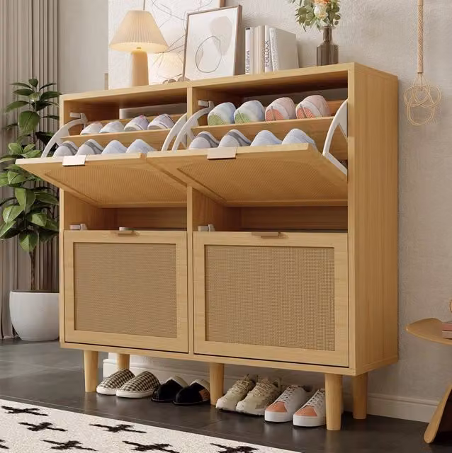 Scarpiera salvaspazio moderna con 4 ante a ribalta in legno e intreccio rattan nei colori marrone e beige L: 100 cm, H: 90 cm, P: 25 cm