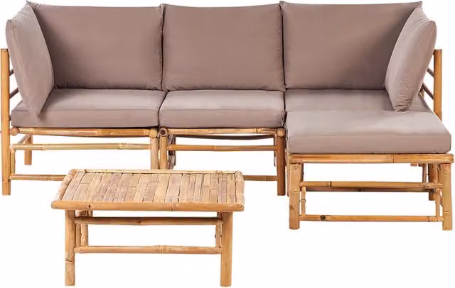 Set da giardino angolare composto da divano 2 posti 2 poltrone e tavolino in bambù naturale con cuscini tortora esterno stile elegante