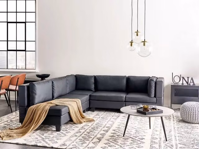 Divano componibile a 5 posti imbottito in tessuto nero gambe nere lato destro stile moderno