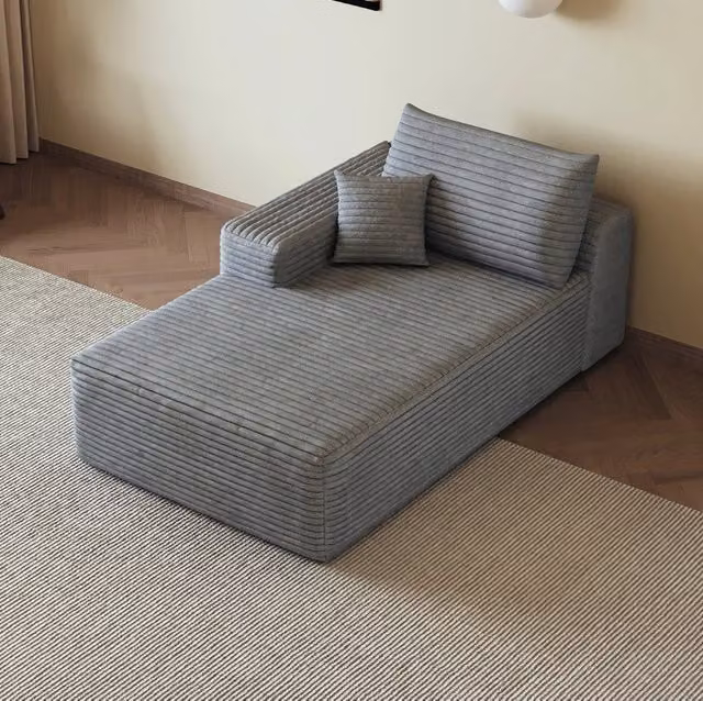 Divano modulare a L con chaise longue reversibile WISHDOR in tessuto effetto corduroy grigio con cuscini coordinati
